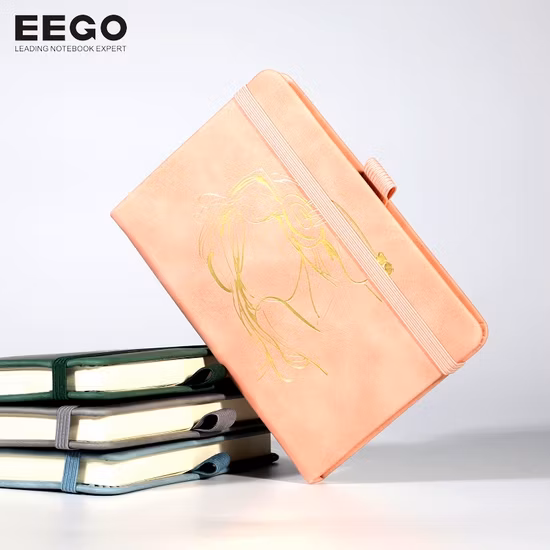 Cuadernos portátiles de encargo del tapa dura del bolsillo del cuero de la PU del vegano A6 con el tenedor de la pluma
